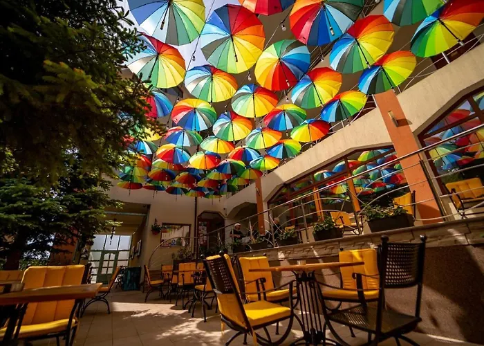 Complex Marinn CostinestiPensiune